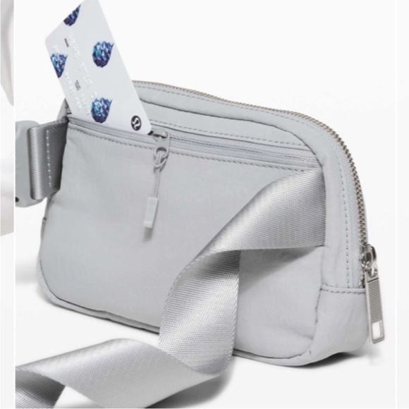 Lululemon Everywhere Belt Bag - Silver Drop - Picture 2 of 9